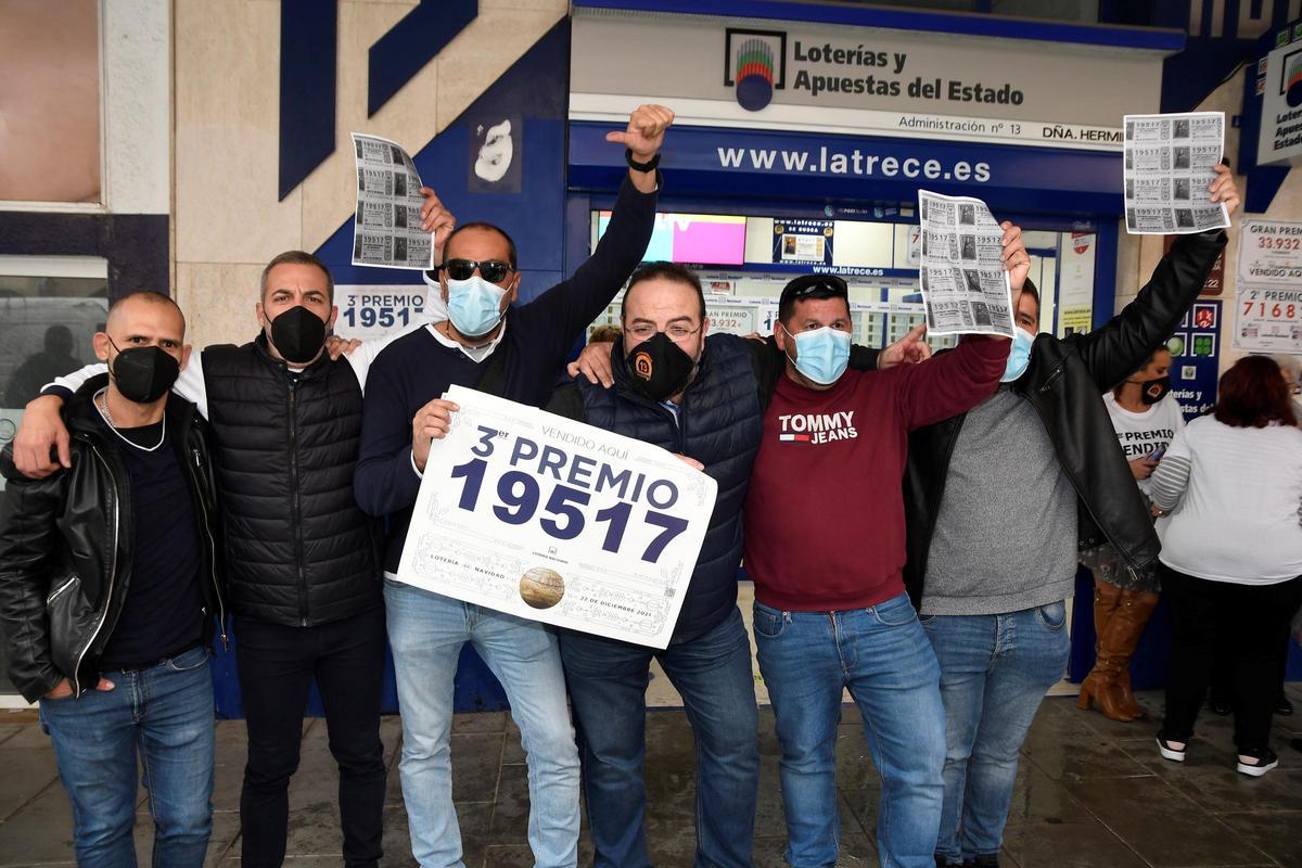 19517 premio de la Lotería de Navidad, imágenes de los premiados