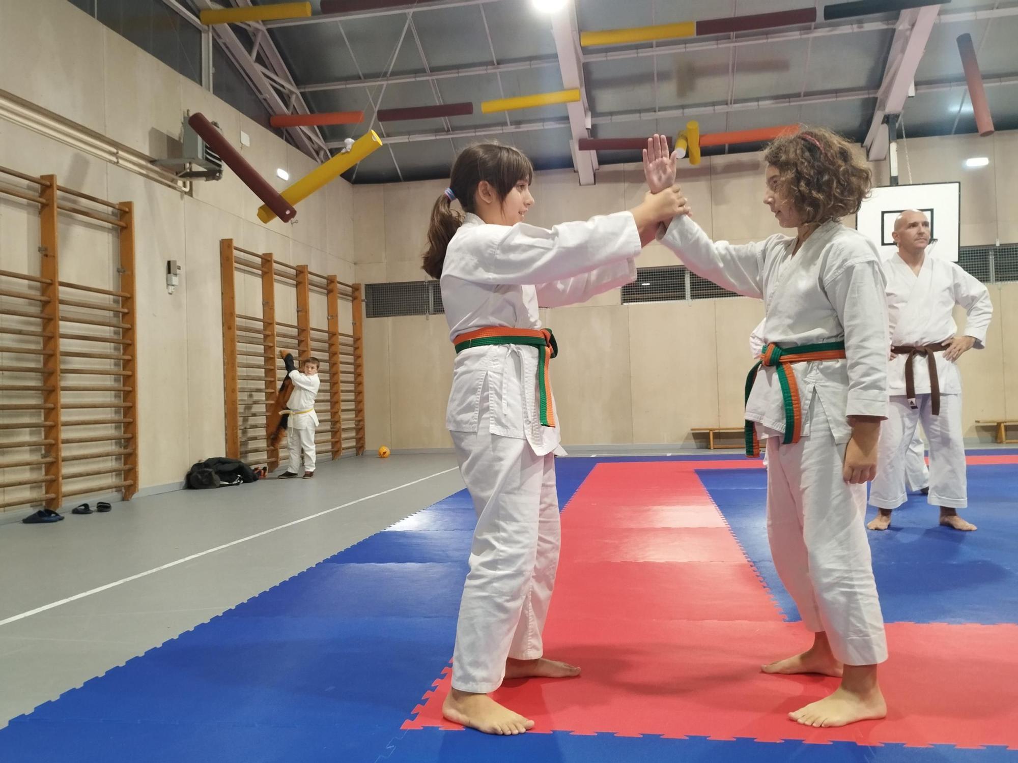 El tai-jitsu, el arte de defensa de los guerreros samurái conquista en Llanera