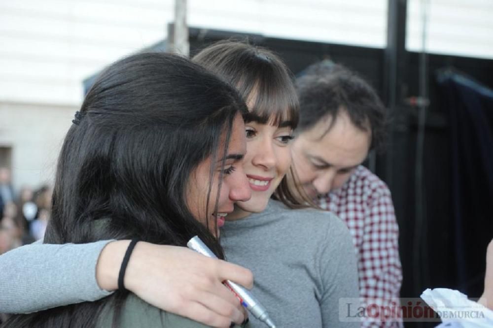 Firma de discos de Aitana en Murcia