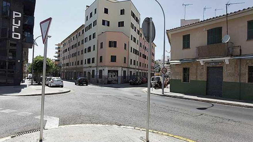 El conductor de la moto, dueÃ±o de un restaurante, fue arrollado en esta calle de Palma.