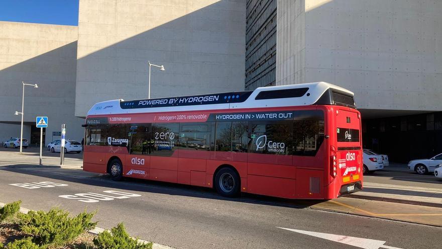 Carburos Metálicos proporciona hidrógeno renovable y una hidrogenera para el bus que conecta Zaragoza y el aeropuerto