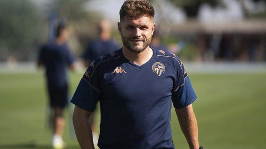 Las bonitas palabras de Ferran Costa, entrenador del Sabadell: "El Oviedo es un equipazo hipercompetitivo con un gran entrenador"