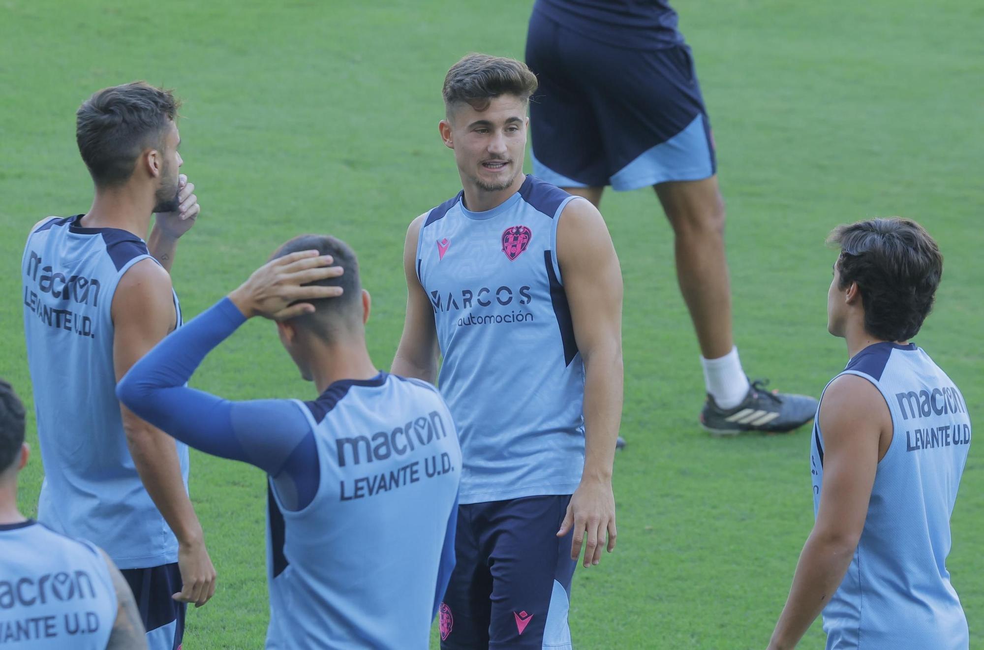 Entrenamiento del Levante UD previo al encuentro frente al Racing de Ferrol