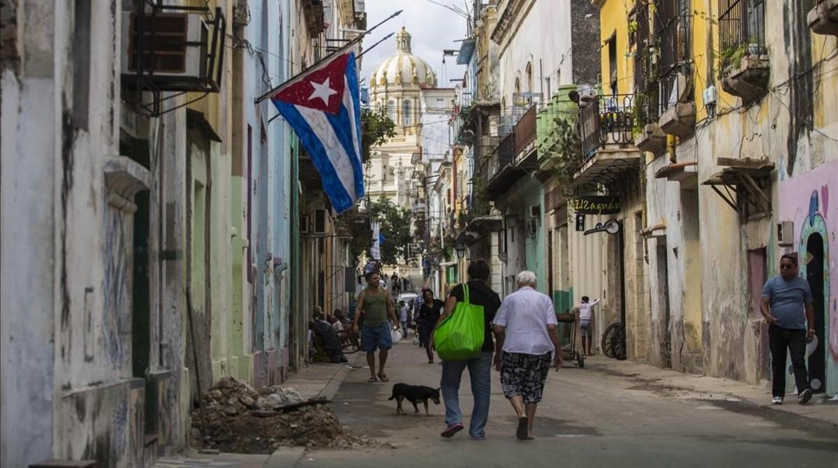 zentauroepp36437080 a cuban flag flies half mast in havana  cuba  saturday  nov 161127215238