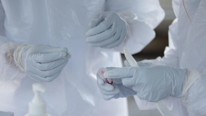 Prueba PCR en el centro de salud de Vila.