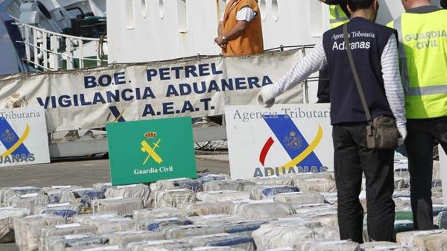 El buque transportaba 3.000 kilos de cocaína