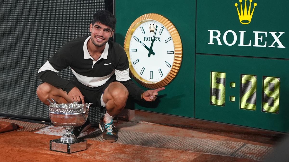 Alcaraz celebrando el triunfo