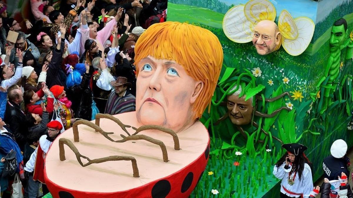 Una carroza que representa a Merkel y a Schulz, en el carnaval de Colonia