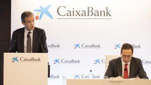 El consejero delegado Gonzalo Gortazar y el presidente Jordi Gual en la presentación de resultados de 2019 el pasado mes de enero