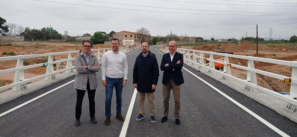 Mompó y Luján en el pont dels Cavalls esta mañana.