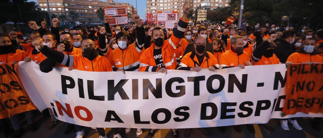 Sagunt se vuelca con los trabajadores de Pilkington.