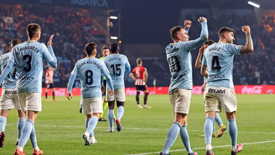 Los jugadores del Celta celebran el gol de Iago Aspas