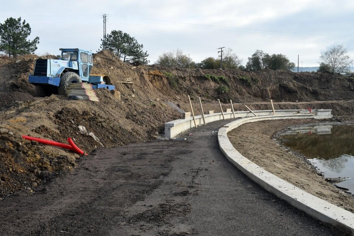 Obras en el entorno de la Lagoa de Porto Piñeiro, en Valga