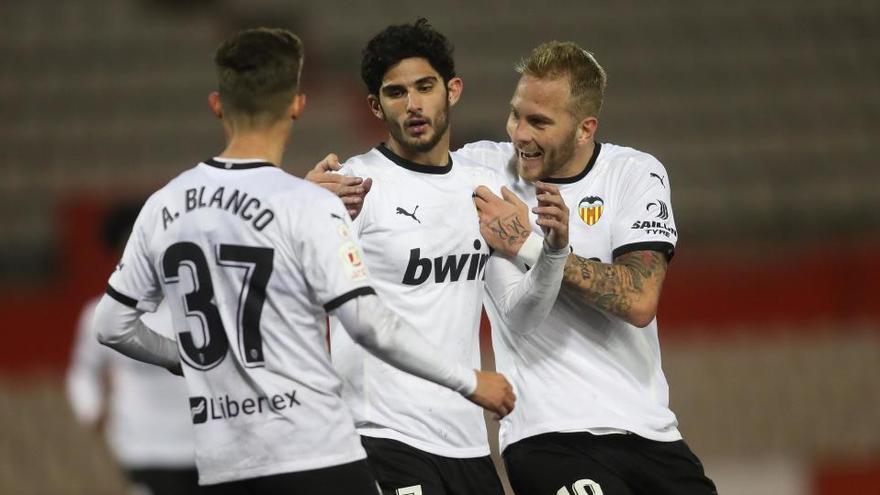 Los jugadores del Valencia celebran un gol en la Copa del Rey