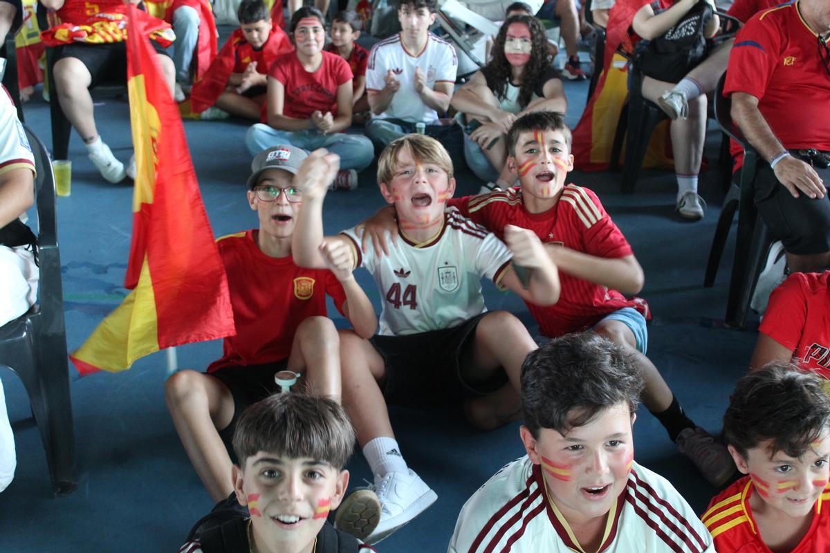 Fotogalería | Badajoz vive con emoción y nervios el Francia-España