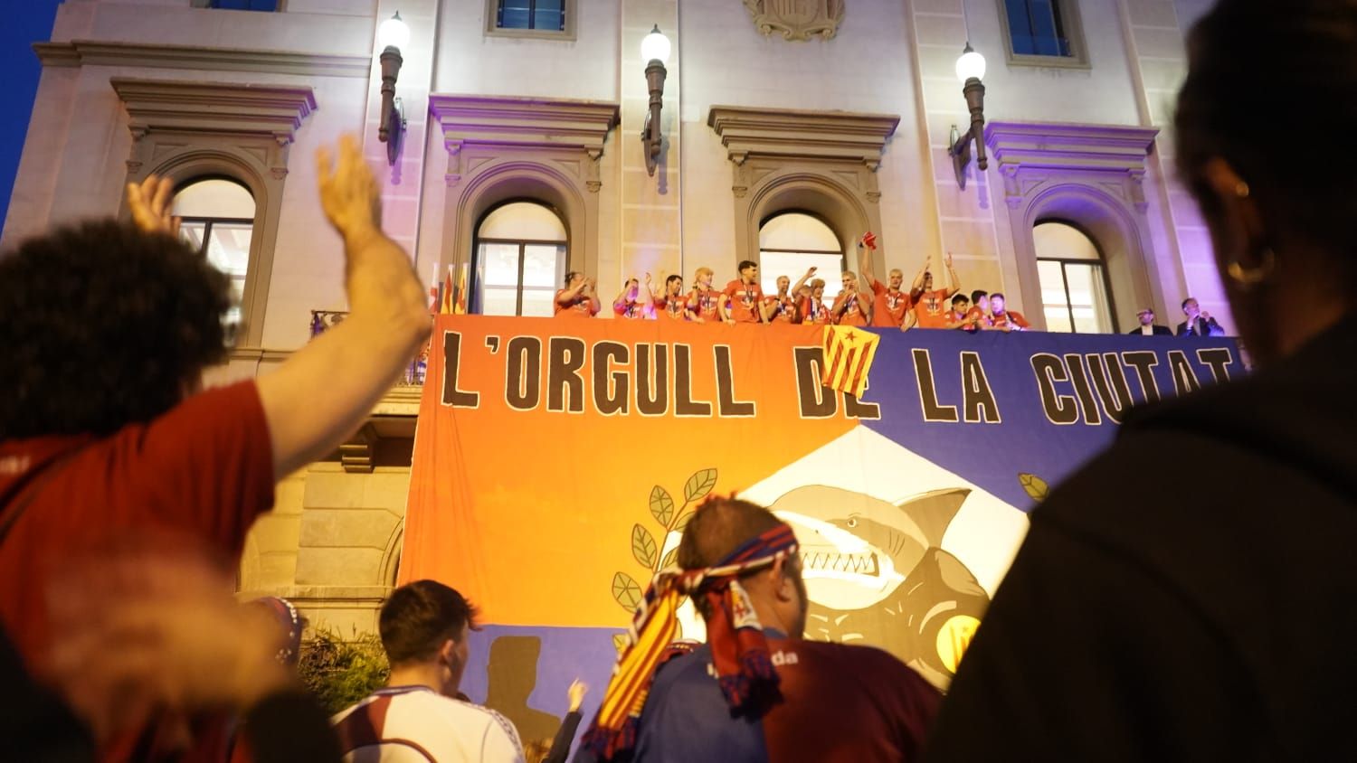 Les millors imatges de la celebració de l'Igualada HC després de guanyar l'Europe Cup