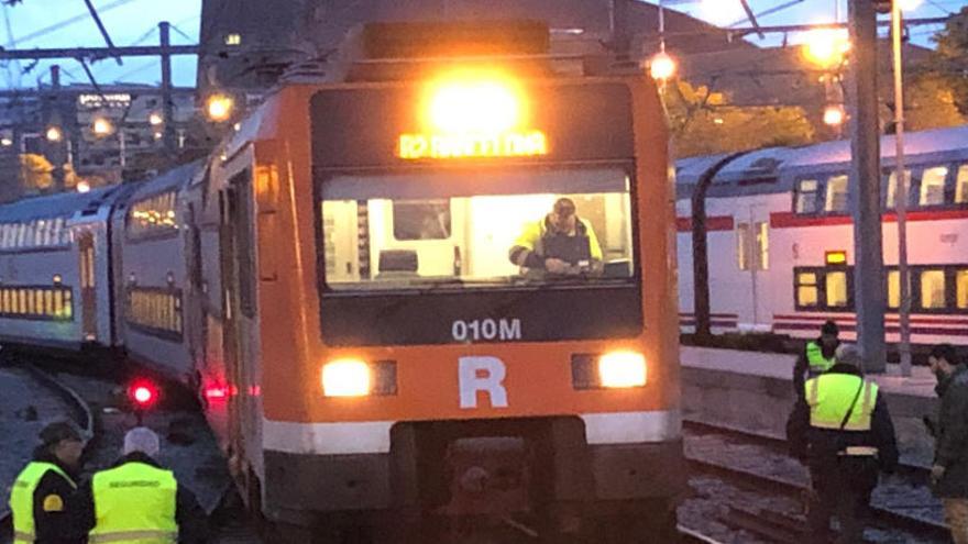 Imatge general del tren que s&#039;ha sortit d&#039;un eix del carril a l&#039;Estació de França