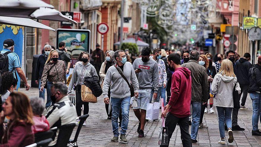 Los tinerfeños hacen compras en la calle Castillo en las pasadas navidades.