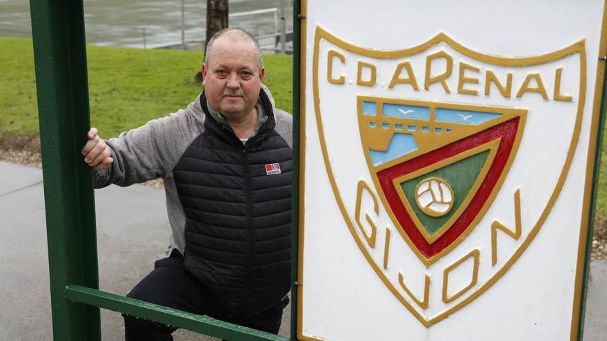 La historia de Vitorín y cómo el fúbol base pasó del barro al caucho en Gijón: "Lo que queda son los amigos, no los resultados"