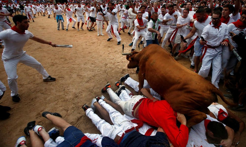 Los toros de Fuente Ymbro cumplen con su fama y protagonizan un encierro rápido y limpio