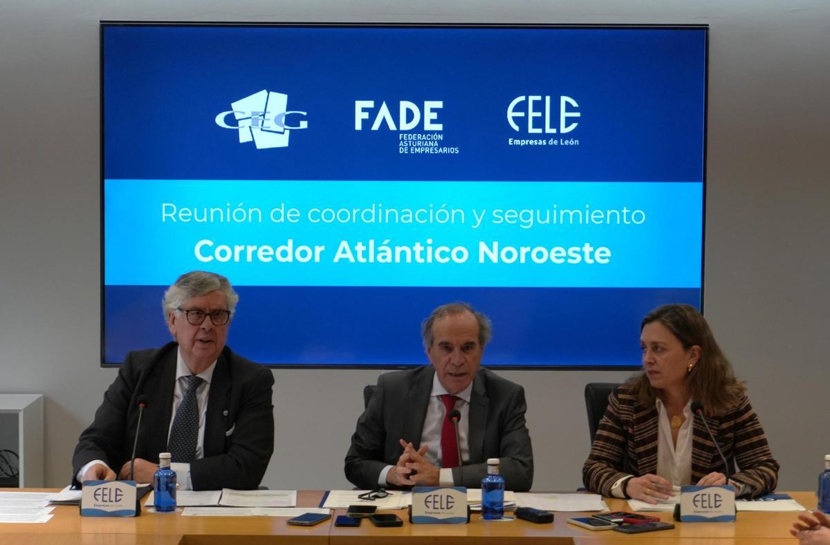 Juan Manuel Vietes, Juan María Vallejo y María Calvo, esta mañana en León