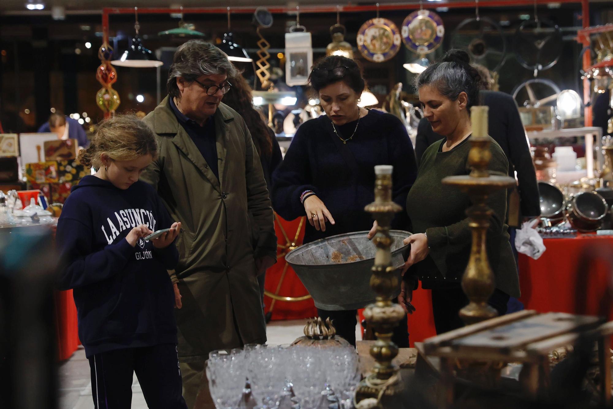 EN IMÁGENES: la feria de antigüedades y artículos vintage de Avilés