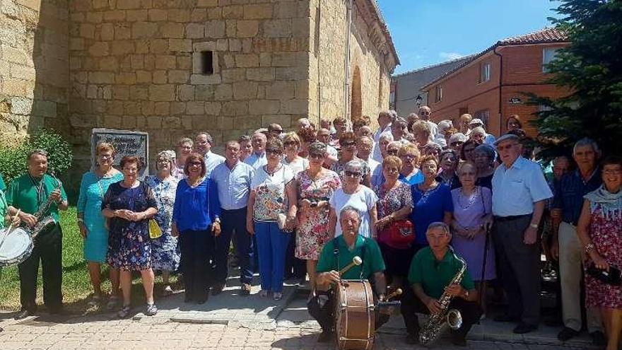 Los abuelos de Venialbo celebran el día de San Joaquín y Santa Ana