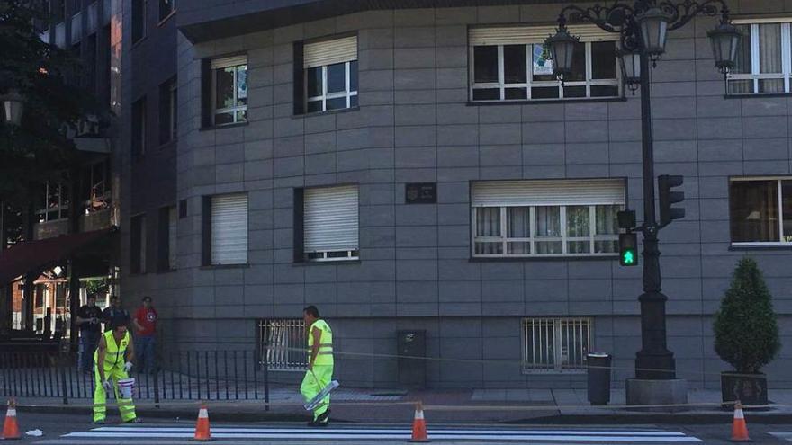 Repintan un cruce en la avenida de Galicia