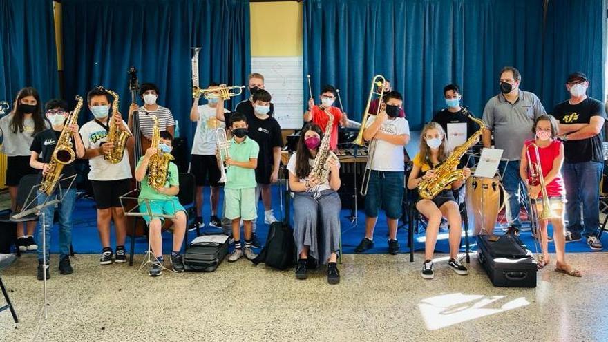 La Chouque Big Band del Conservatorio de Redondela durante un ensayo. / Santiago Blanco