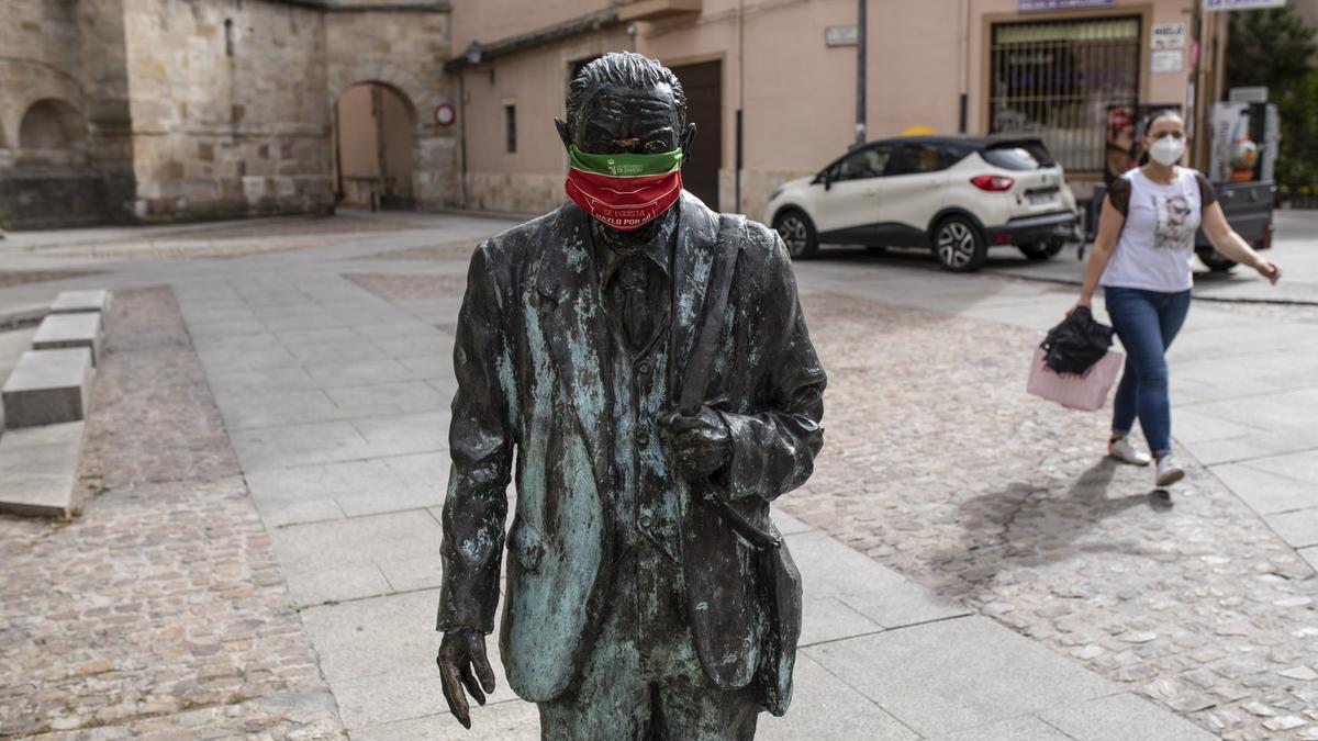 Estatua homenaje a Herminio Ramos.