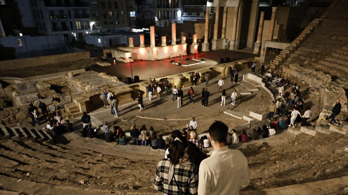 Visitantes en el Teatro Romano de Cartagena durante la última edición de la Noche de los Museos
