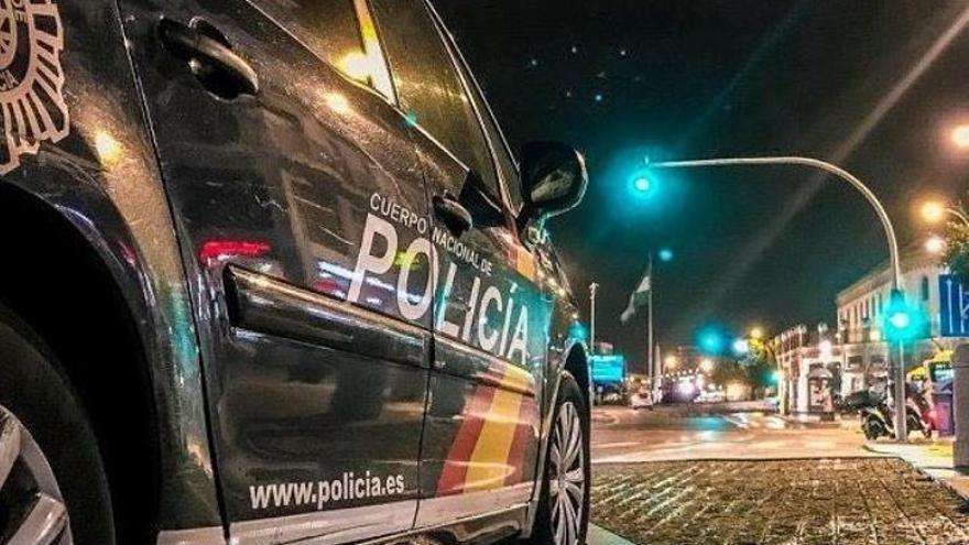 Detenido tras pegar dos puñetazos a un policía que le pidió ponerse la mascarilla