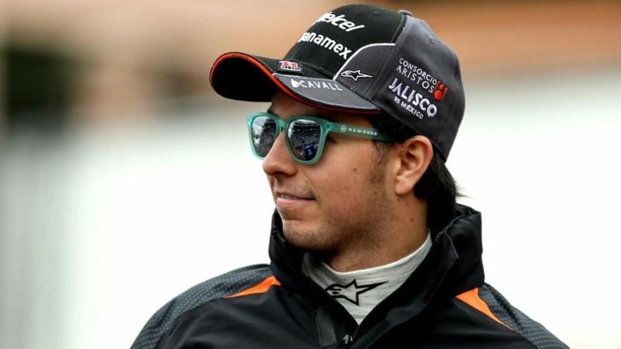 Checo Pérez, con las gafas Hawkers.