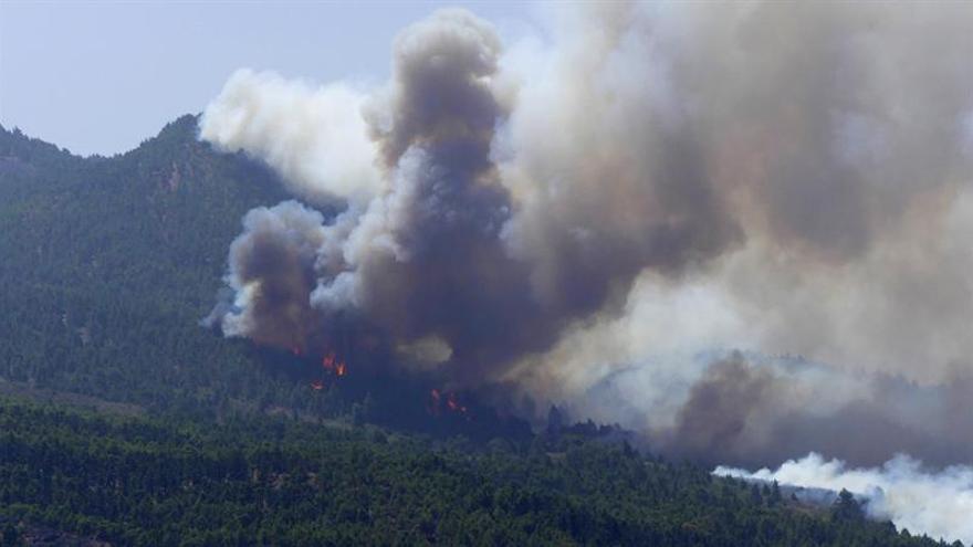 Continúan los trabajos de extinción cuando se cumple una semana del incendio