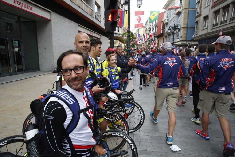 Los participantes en el Mundial de Duatlón toman Avilés