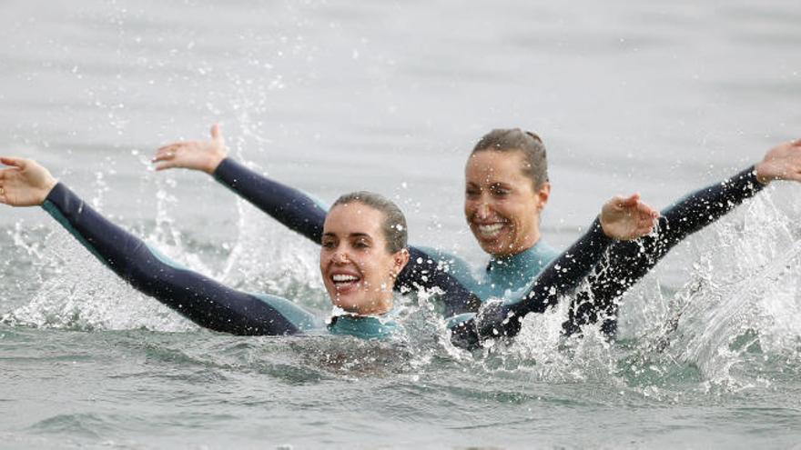 Mengual y Carbonell reciben al 2016 con una coreografía en el mar