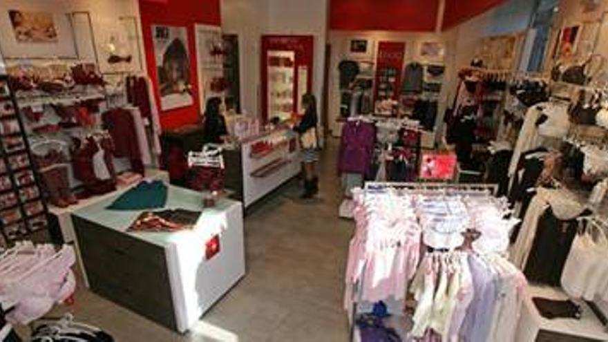 Las ventas del comercio minorista caen un 5,3 por ciento en Extremadura