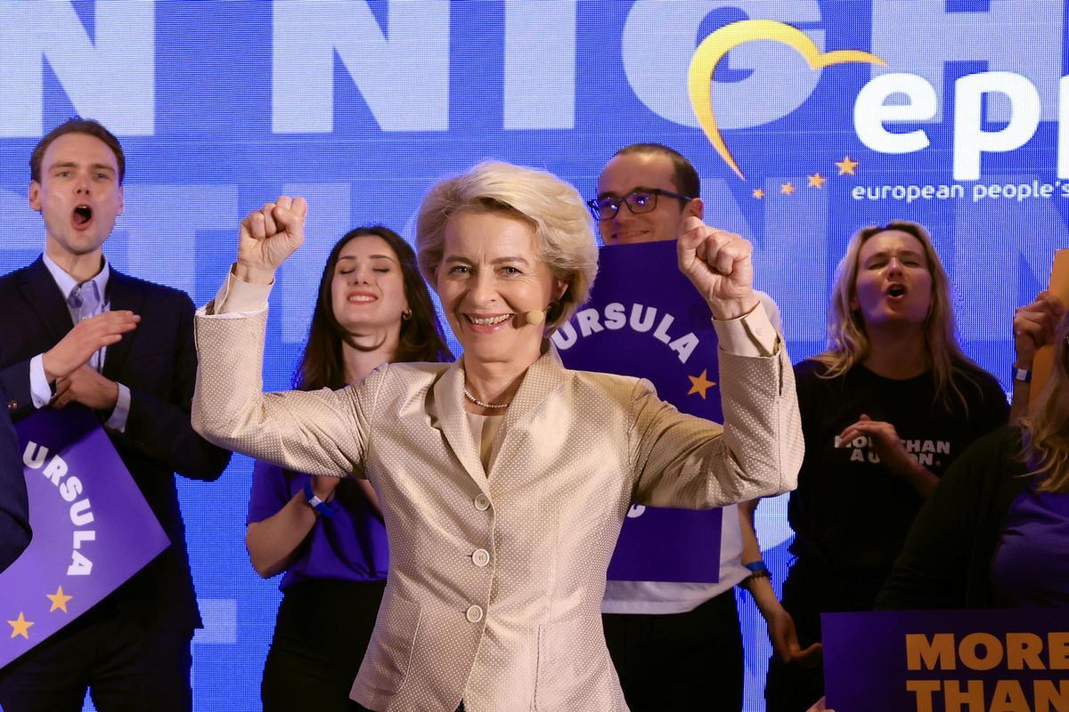 La presidenta de la Comisión Europea y candidata a la reelección por el PPE, Ursula von der Leyen, celebra este domingo la victoria de su grupo.