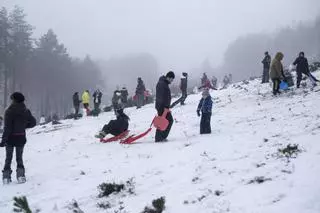 Semana Santa invernal en primavera: olas de hasta 7 metros y nieve por encima de los 600