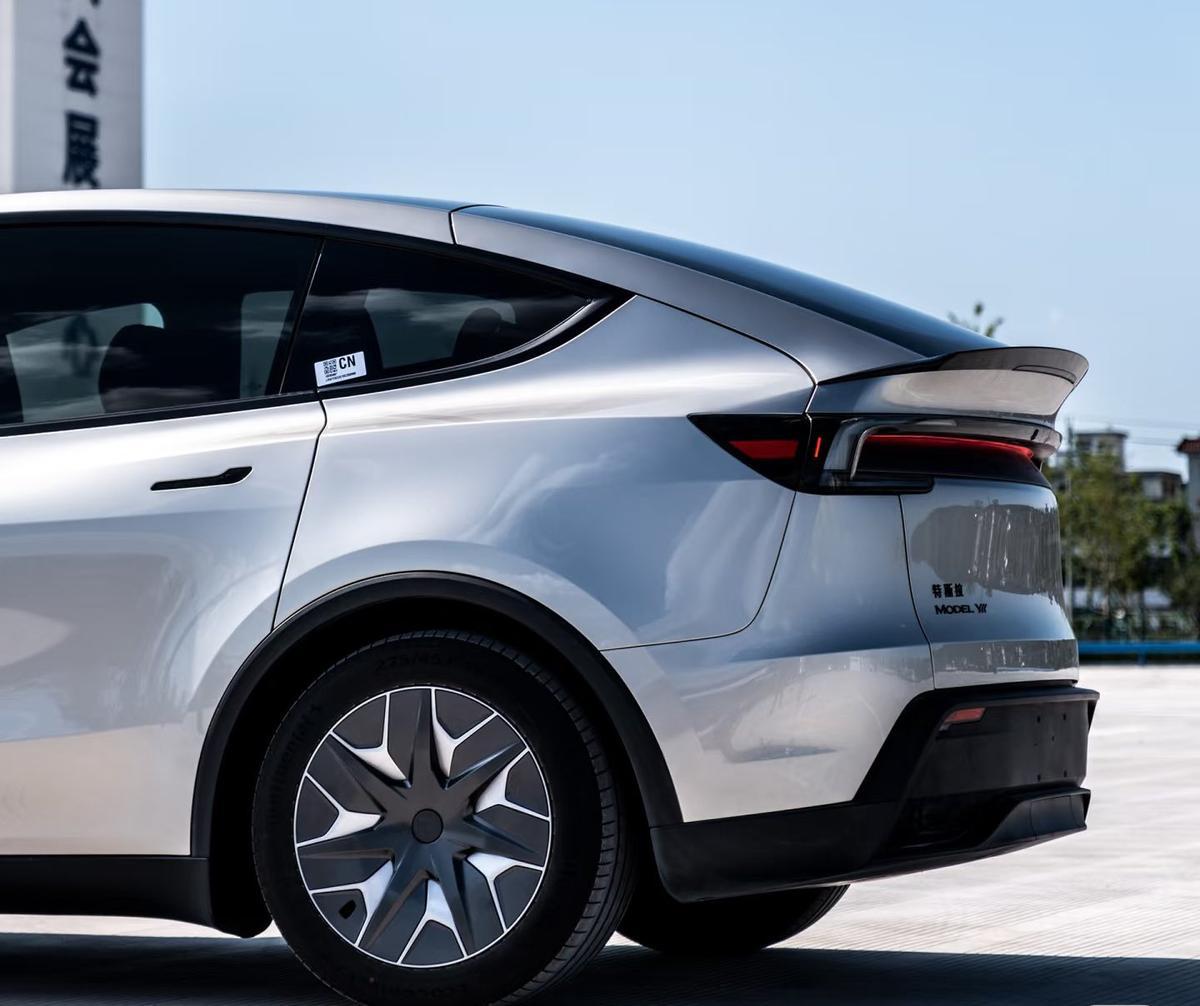 Tesla Model Y L