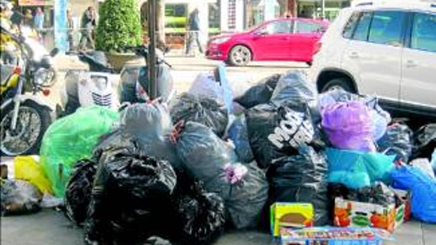 Se mantiene la huelga de basura en Granada