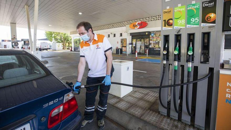 La limitación de movilidad hunde la venta de combustible en Castellón