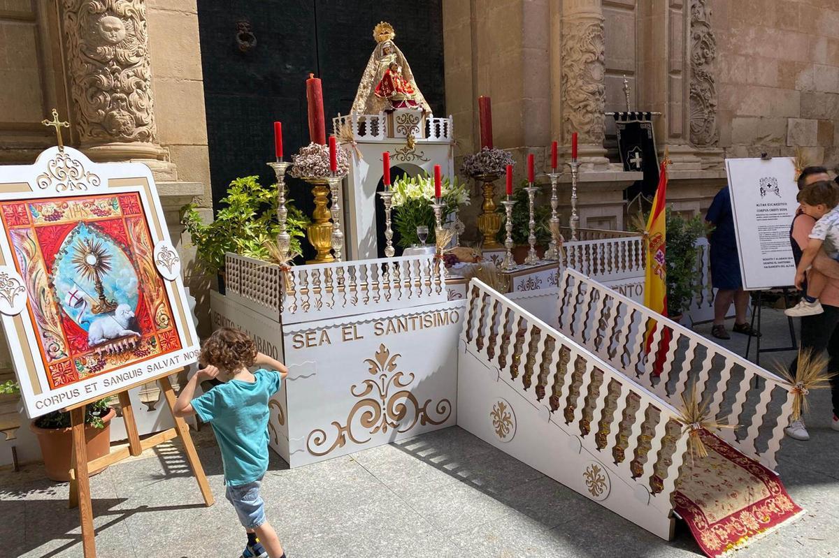 El fervor se instala en las calles de Elche por el Corpus Christi