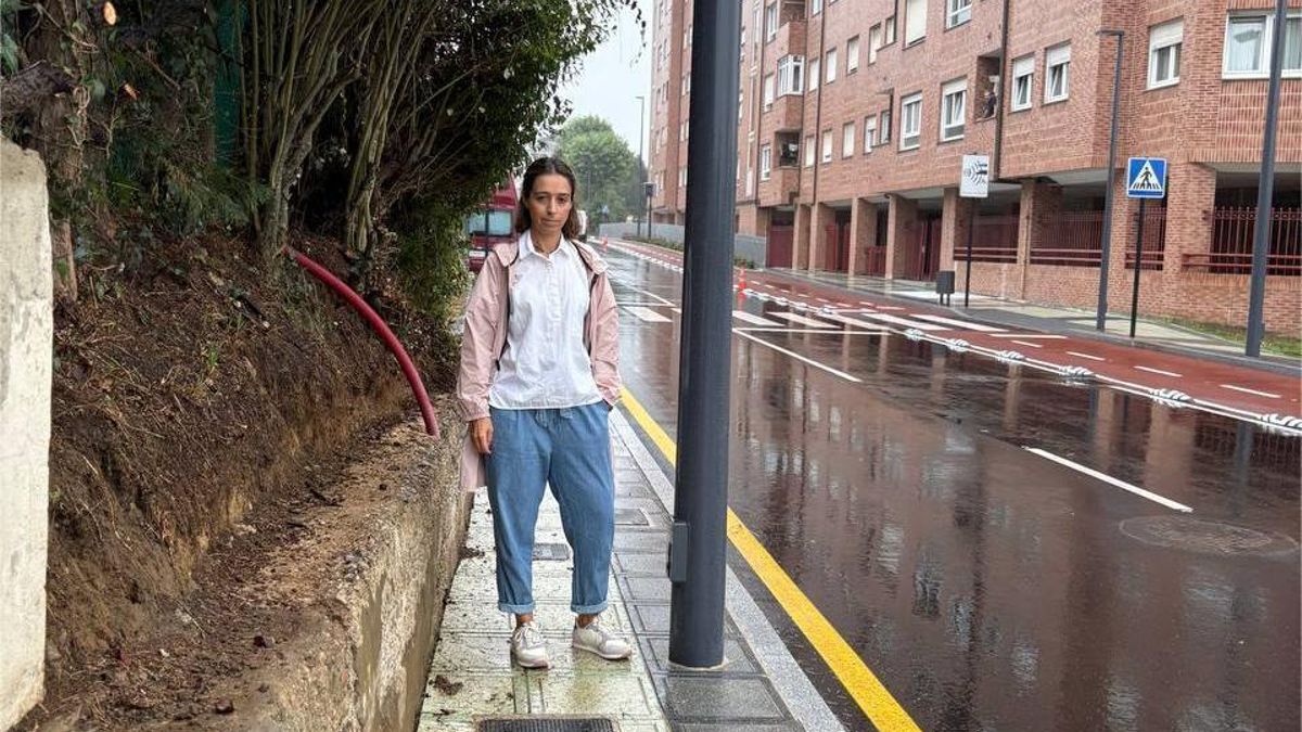 La concejala de Podemos Siero, Silvia Tárano, en uno de los nuevos proyectos ejecutados en la Pola.