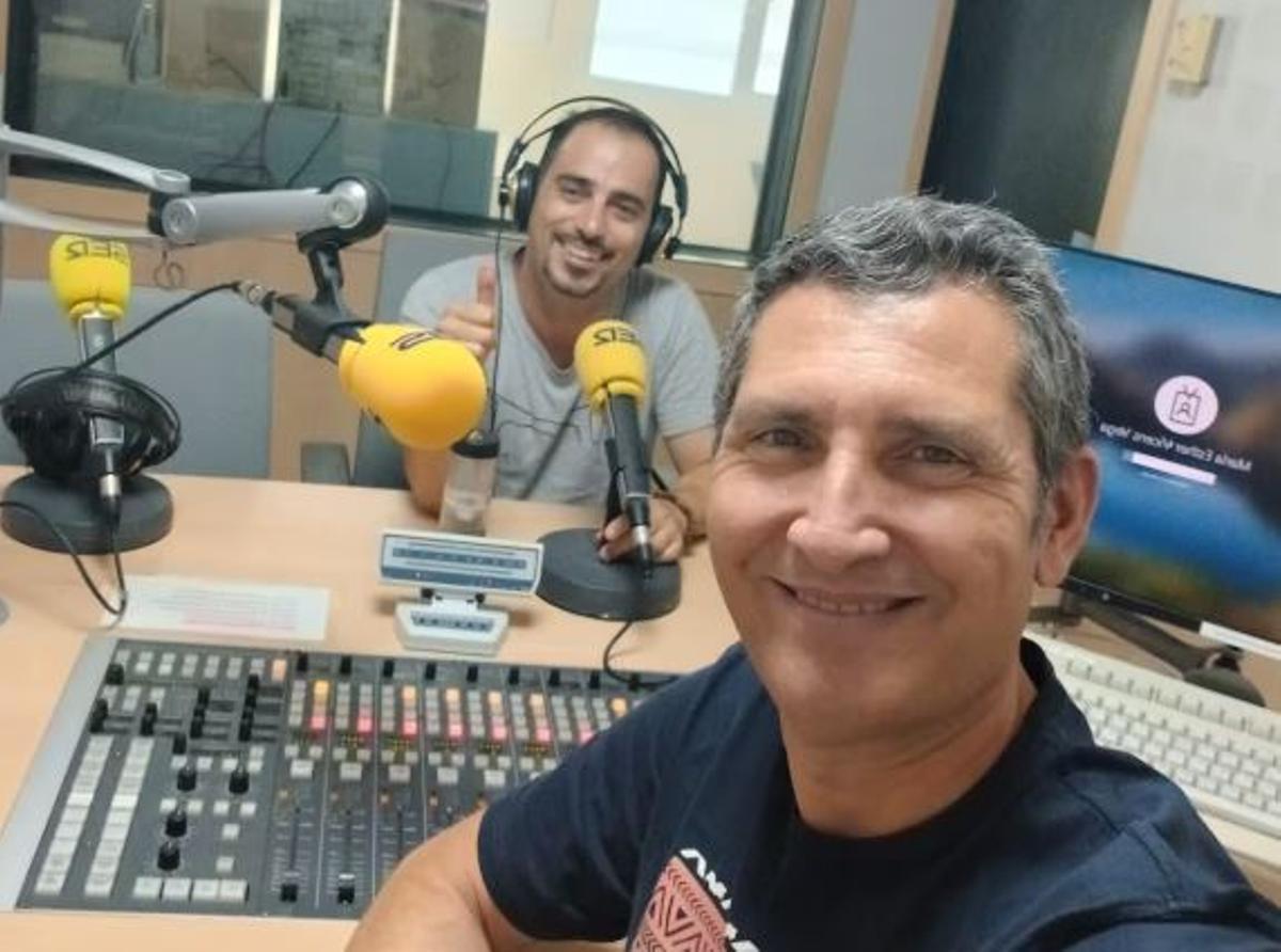 Miguel Vera, de la Cadena Ser, en primer término