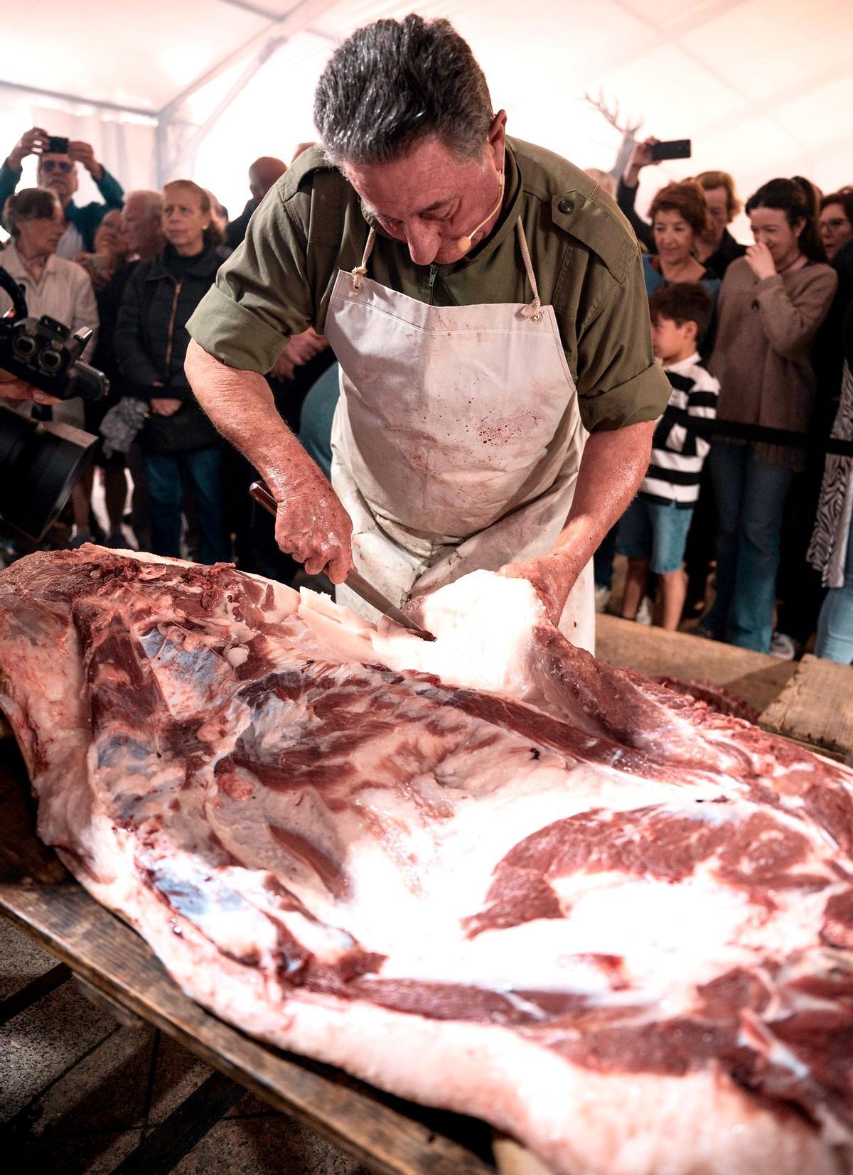 Despiece didáctico de cerdo ibérico en una edición anterior de El Real de la Jara.