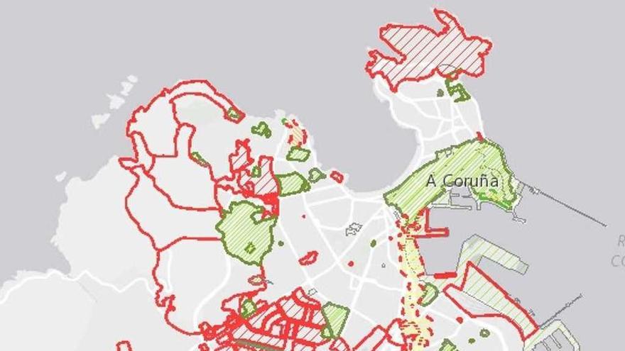 Situación actual. En verde figuran los ámbitos con planeamiento vigente en los que ya se puede construir como San Pedro de Visma (1) o el ofimático (2), donde se está tramitando una modificación. En rojo, pero con el interior rayado, las zonas con el expediente iniciado. Es el caso de la Ciudad de la Tecnología (3) y Monte Alfeirán (4). Solo delimitados por una línea roja, están los ámbitos cuyo desarrollo ni se ha iniciado: como el Puerto (5), O Portiño (6), Penamoa (7), las estaciones (8), O Martinete (9), Monte Mero (10), la ampliación del campus (11) y A Zapateira (12).