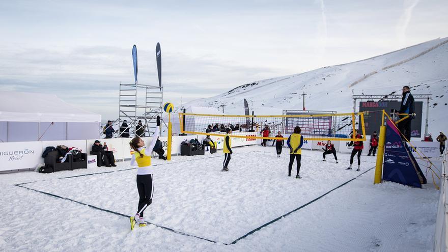 ¡Espectacular! ¿Aún no conoces el Snow Volley?