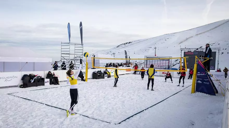 ¡Espectacular! ¿Aún no conoces el Snow Volley?