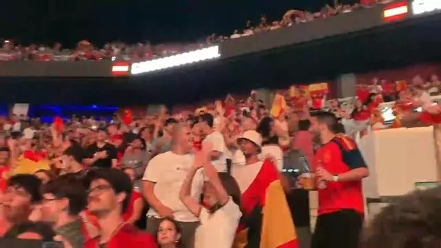 Oyarzabal desata la locura en el Roig Arena tras adelantar a España contra Francia